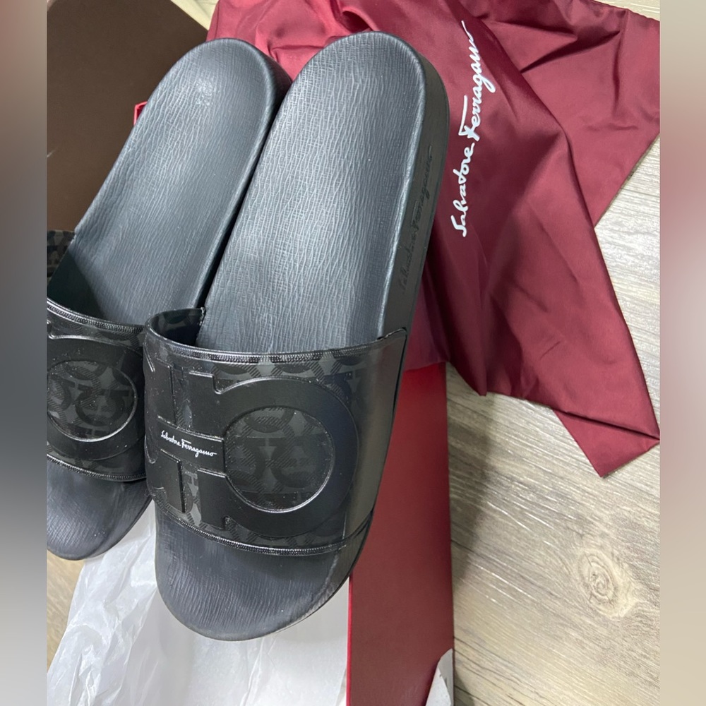 Salvatore Ferragamo Groove Signature Logo Pool Slide